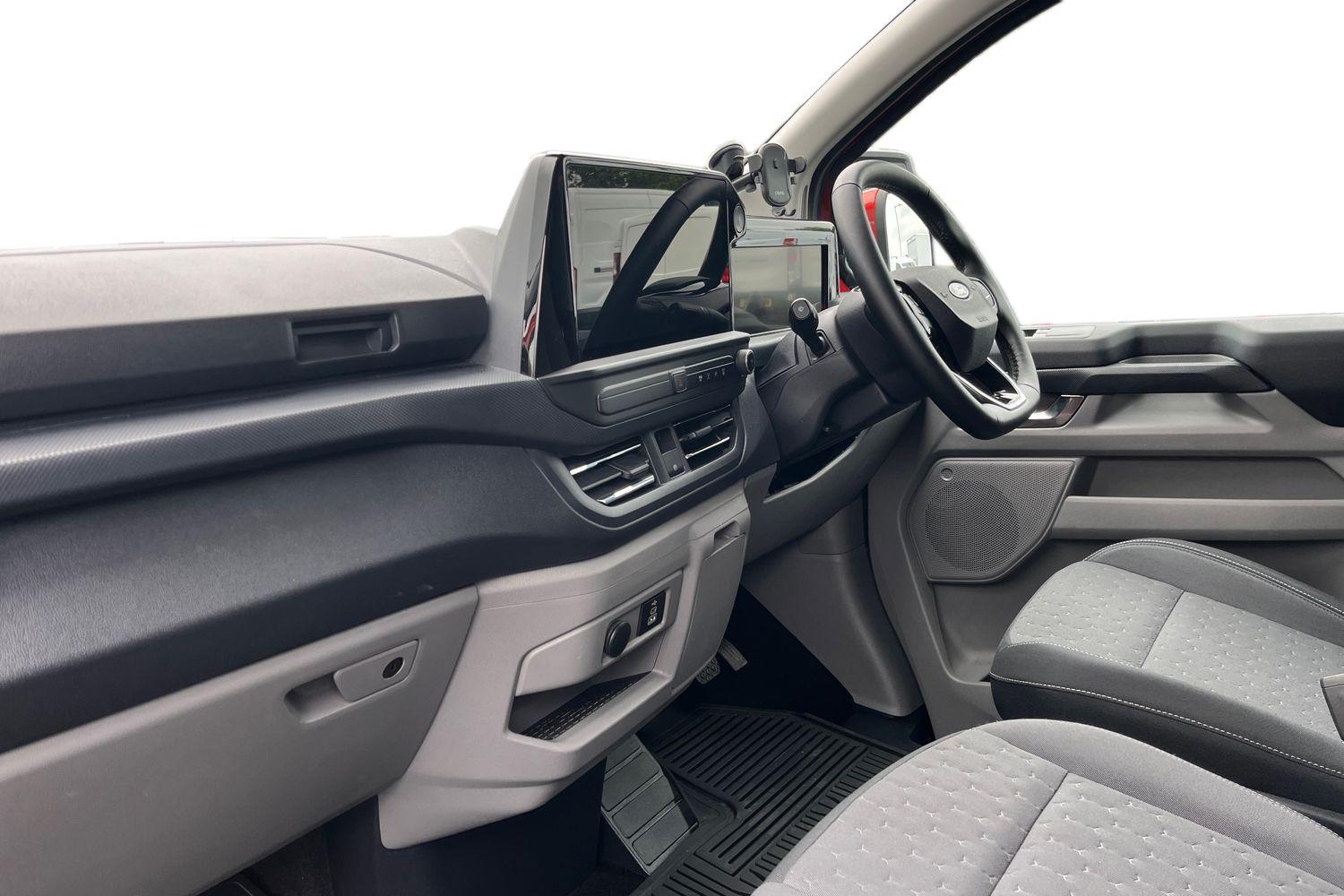 Ford E-TRANSIT CUSTOM Photo 2