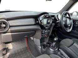 MINI Hatch Photo 2