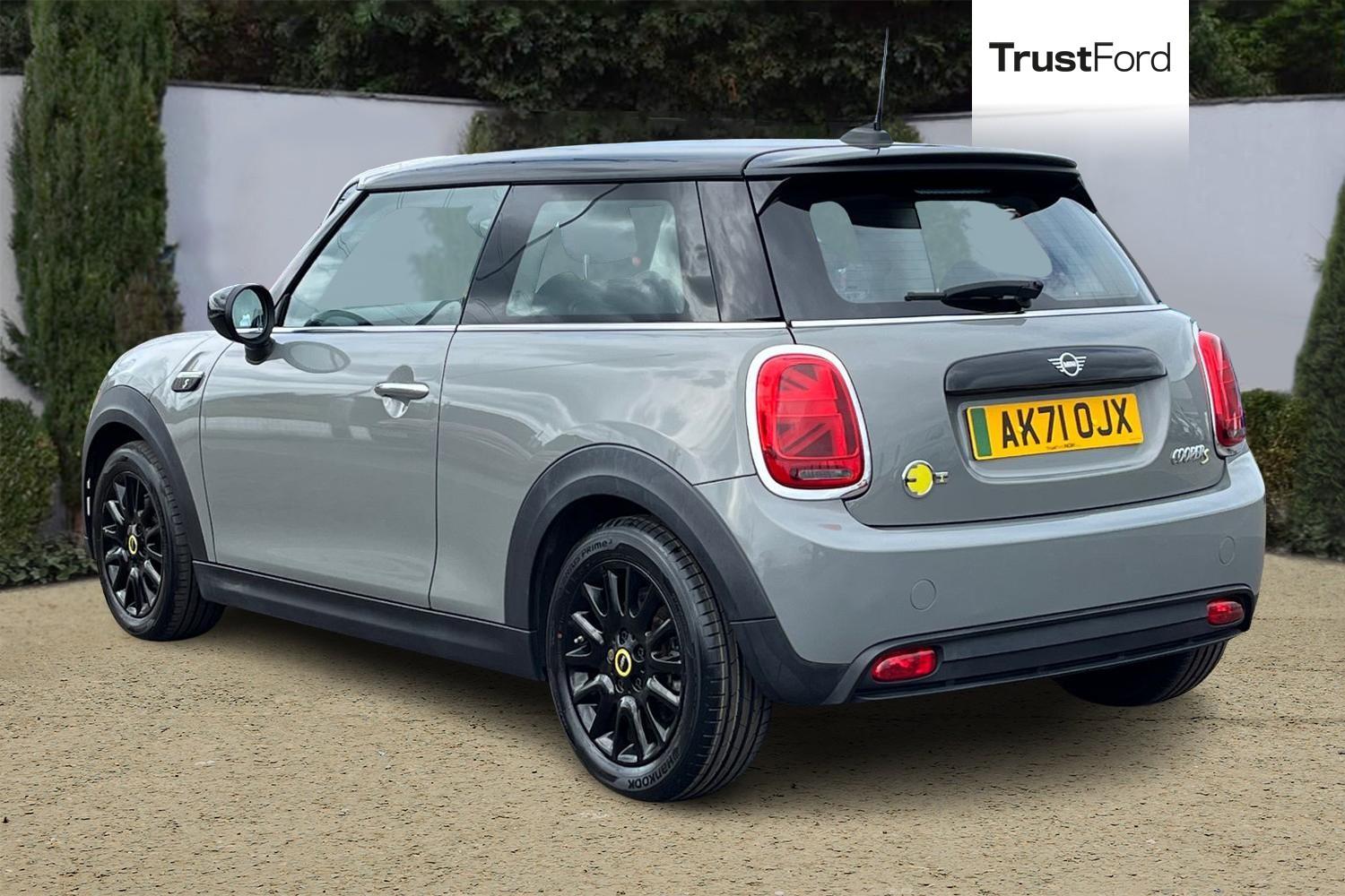 MINI Electric Hatch Photo 1