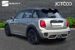 MINI Hatch Photo 3