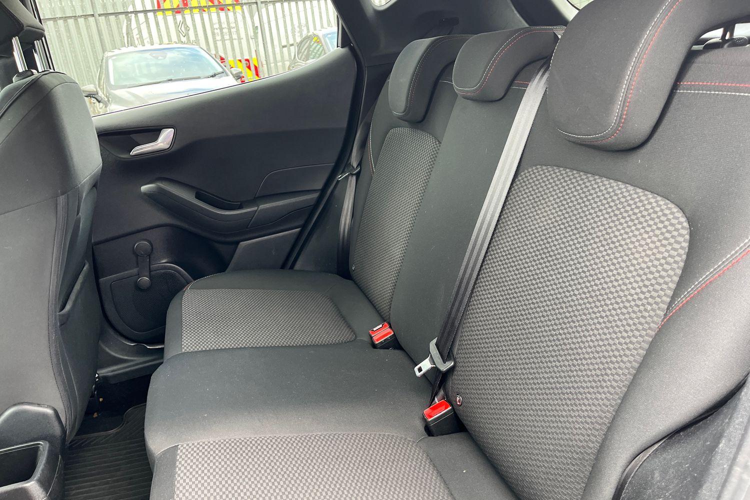 Ford FIESTA Photo 19