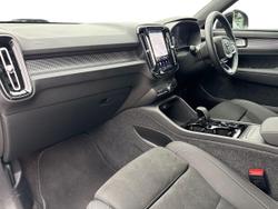 VOLVO Xc40 Photo 2