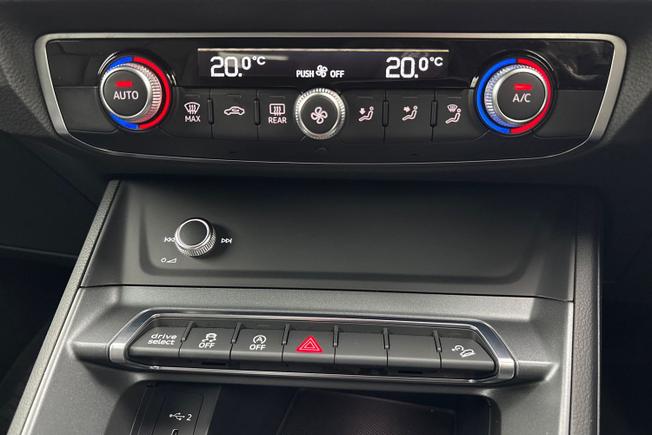 AUDI Q3 Photo 32
