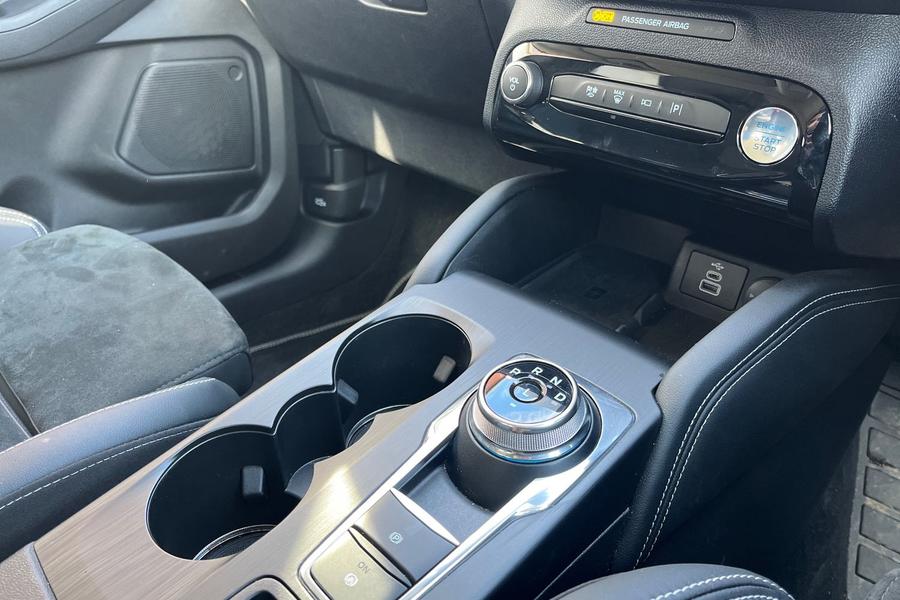 Ford KUGA Photo autoimg-f9c42a44a20757f676ce964db2c6bed14993e752.jpg