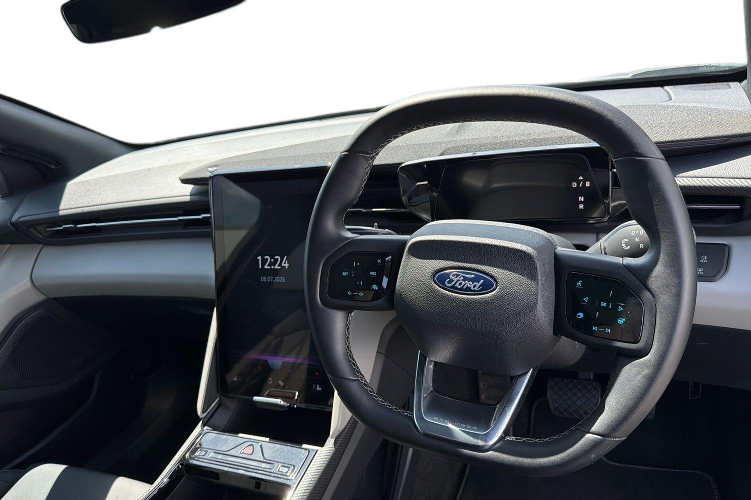 Ford EXPLORER Photo 9