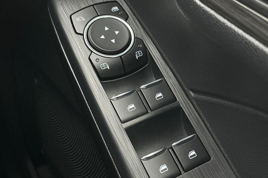 Ford KUGA Photo autoimg-f9ceb6cb62313d199bb74fe80de710718e7df773.jpg