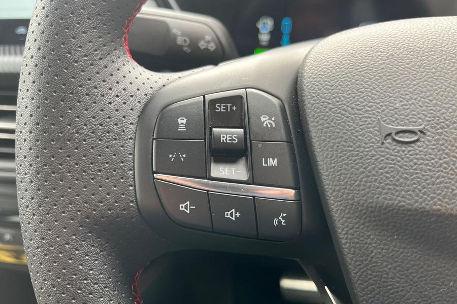 Ford KUGA Photo autoimg-f9d7c66b2c0ce192d0c57402c0dbda04e809de53.jpg