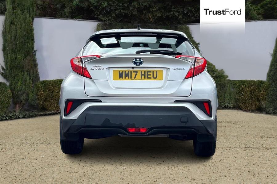 Toyota C-HR Photo autoimg-f9d87492080a0a4bcad230a4a9917033bf2e1172.jpg