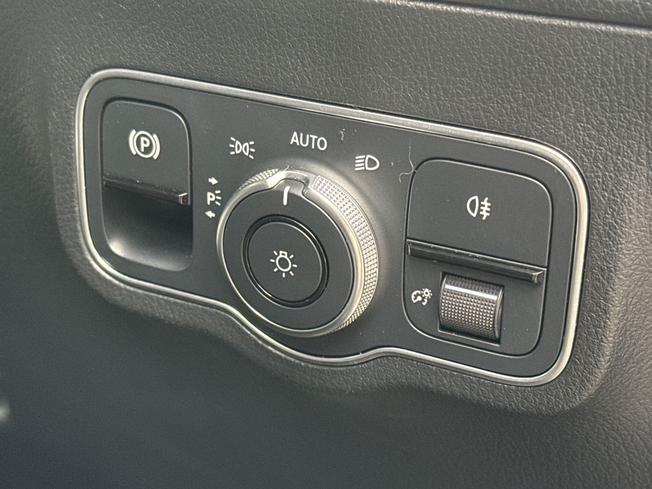 MERCEDES-BENZ GLA Photo 49