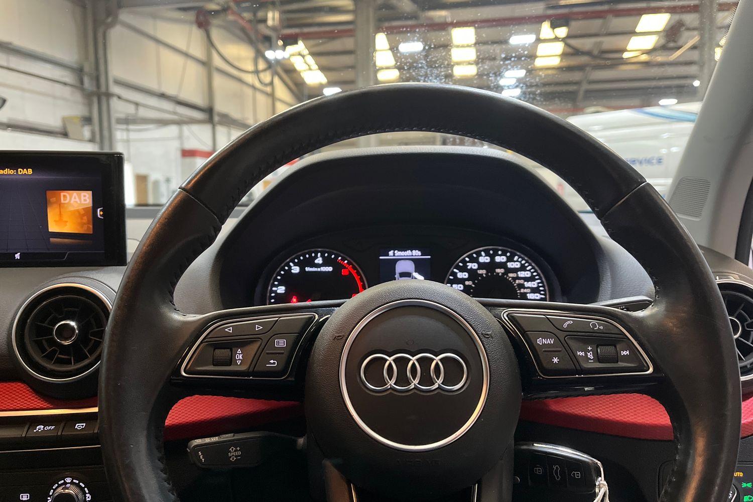 Audi Q2 Photo 11