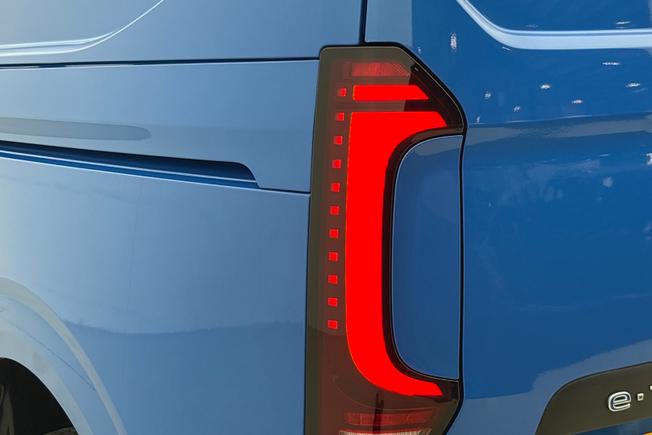 VOLKSWAGEN e-Transporter Photo 18