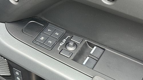 Land Rover Defender Photo autoimg-f9eceb7da00127f4d2e6d7c61c836cbbf0d1a61e.jpg