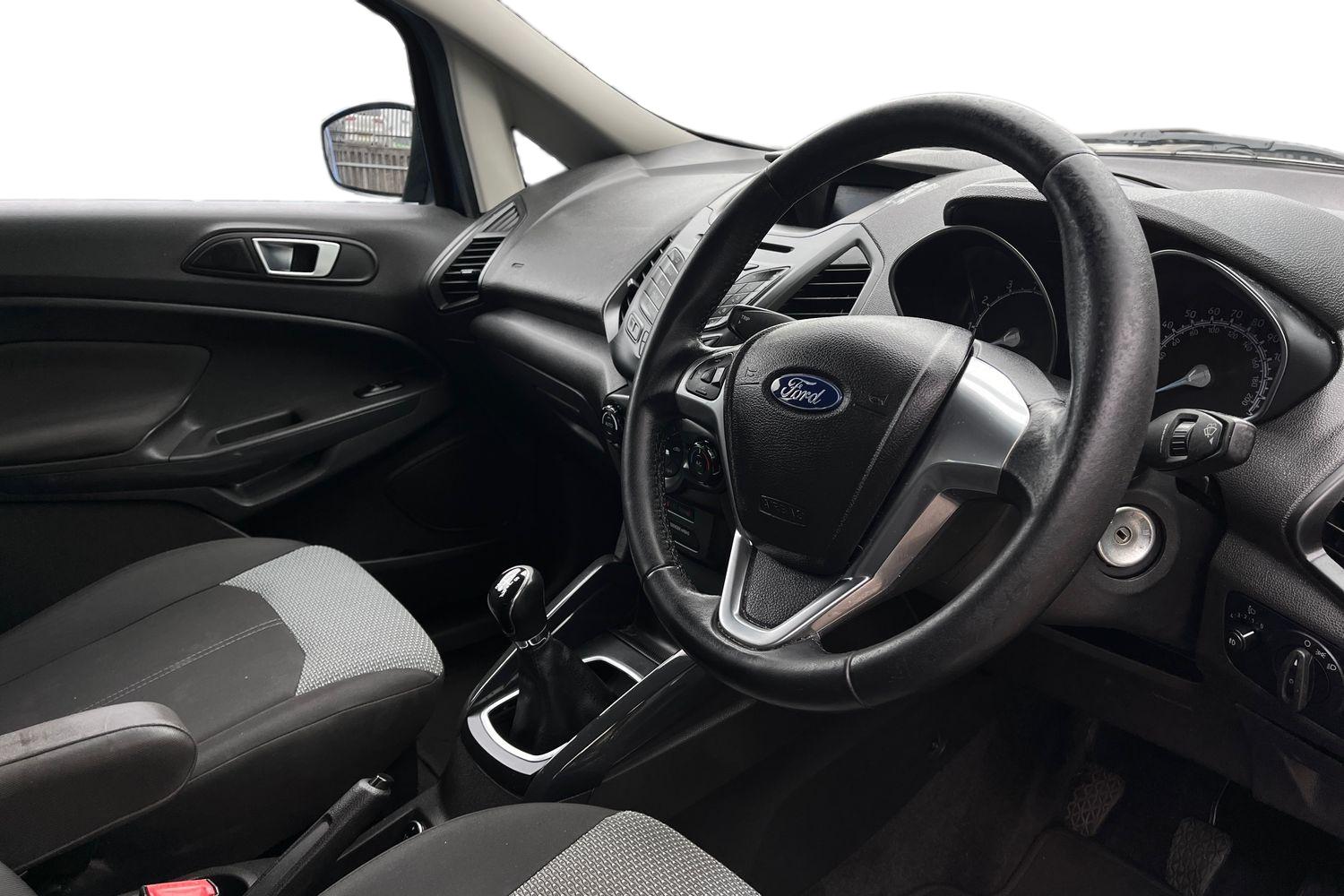 Ford ECOSPORT Photo 8