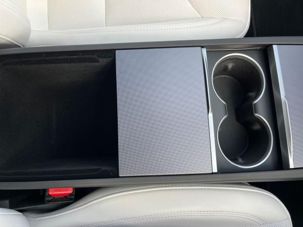 TESLA Model 3 Photo autoimg-f9fa0cdad3053a261266a7ab961f6d5c69b6694b.jpg
