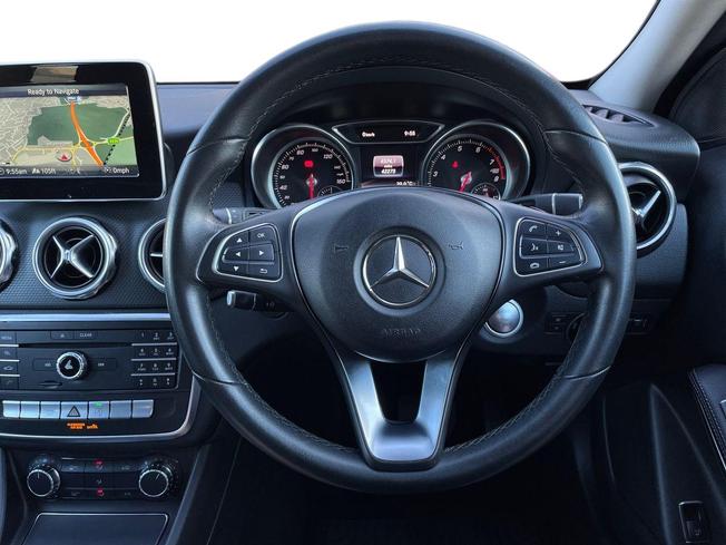 MERCEDES-BENZ GLA Photo 11