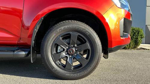Isuzu D-MAX Photo autoimg-f9ff00a3d0f677002c2aaa5ac9949f67c6d559da.jpg