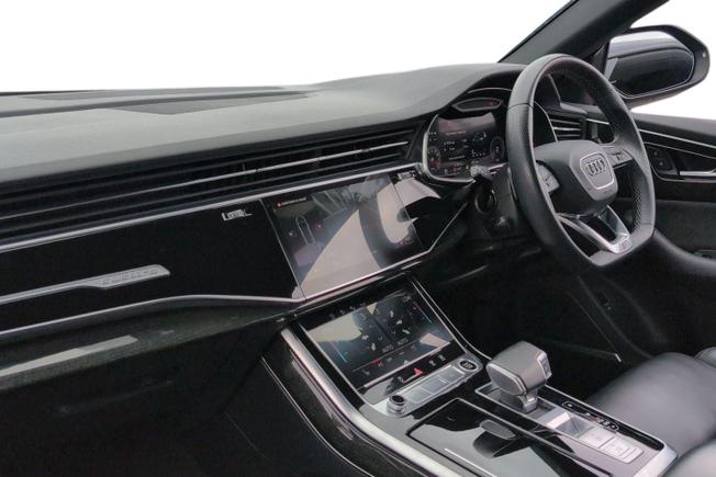 AUDI Q8 Photo 2