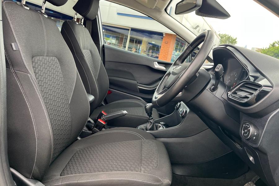 Ford FIESTA Photo autoimg-fa052807f56fc7f98658414df9a347e0a494d33d.jpg