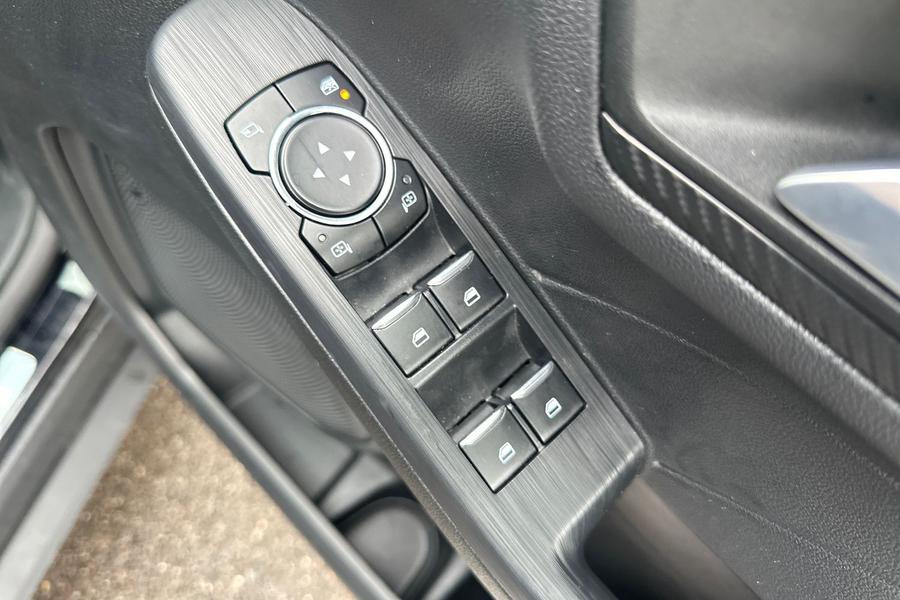 Ford KUGA Photo autoimg-fa0f56849ae7d1f00bd7c717dd264521f0e55015.jpg