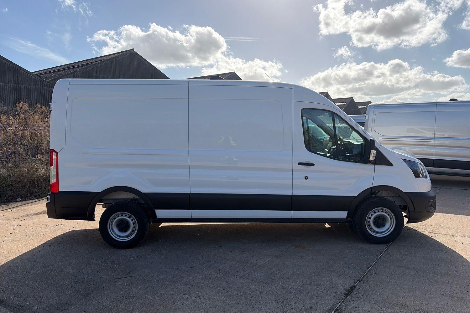 Ford E-TRANSIT Photo 21