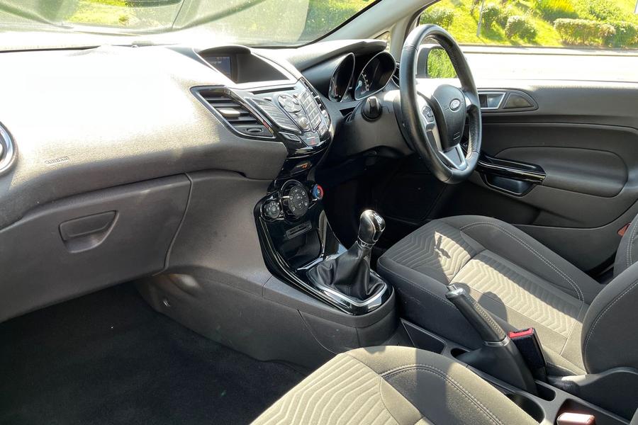 Ford FIESTA Photo autoimg-fa135b2dc1fb047792fef1f094d2e02e31e9a63f.jpg