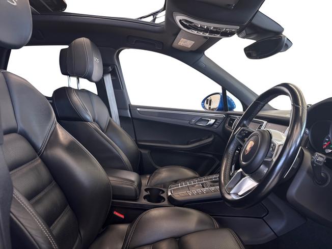 PORSCHE Macan Photo 11