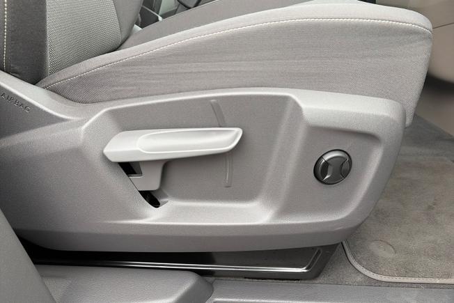 VOLKSWAGEN Multivan Photo 49