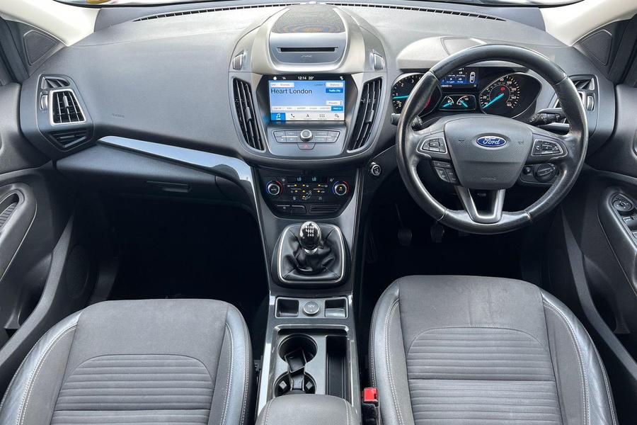Ford KUGA Photo autoimg-fa1ddbc3ecf1a7a373cbc03d979b625078344702.jpg