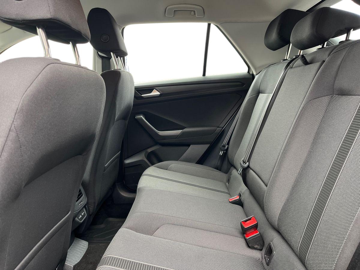 Volkswagen T-Roc Photo 3