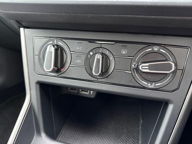 VOLKSWAGEN Polo Photo 28
