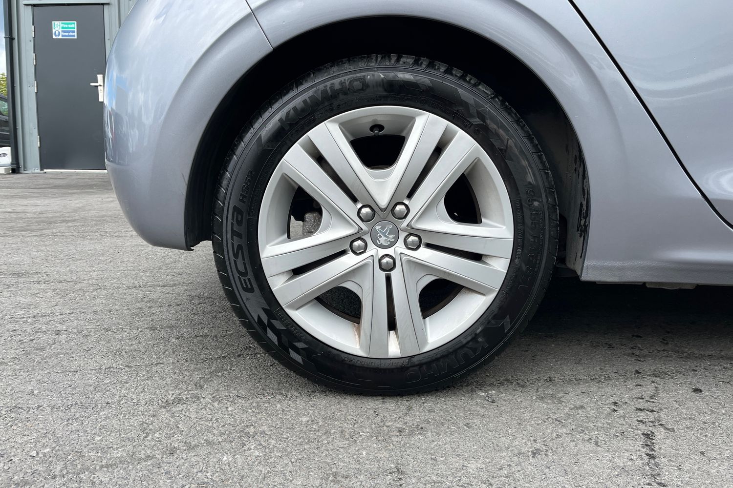Peugeot 208 Photo 7