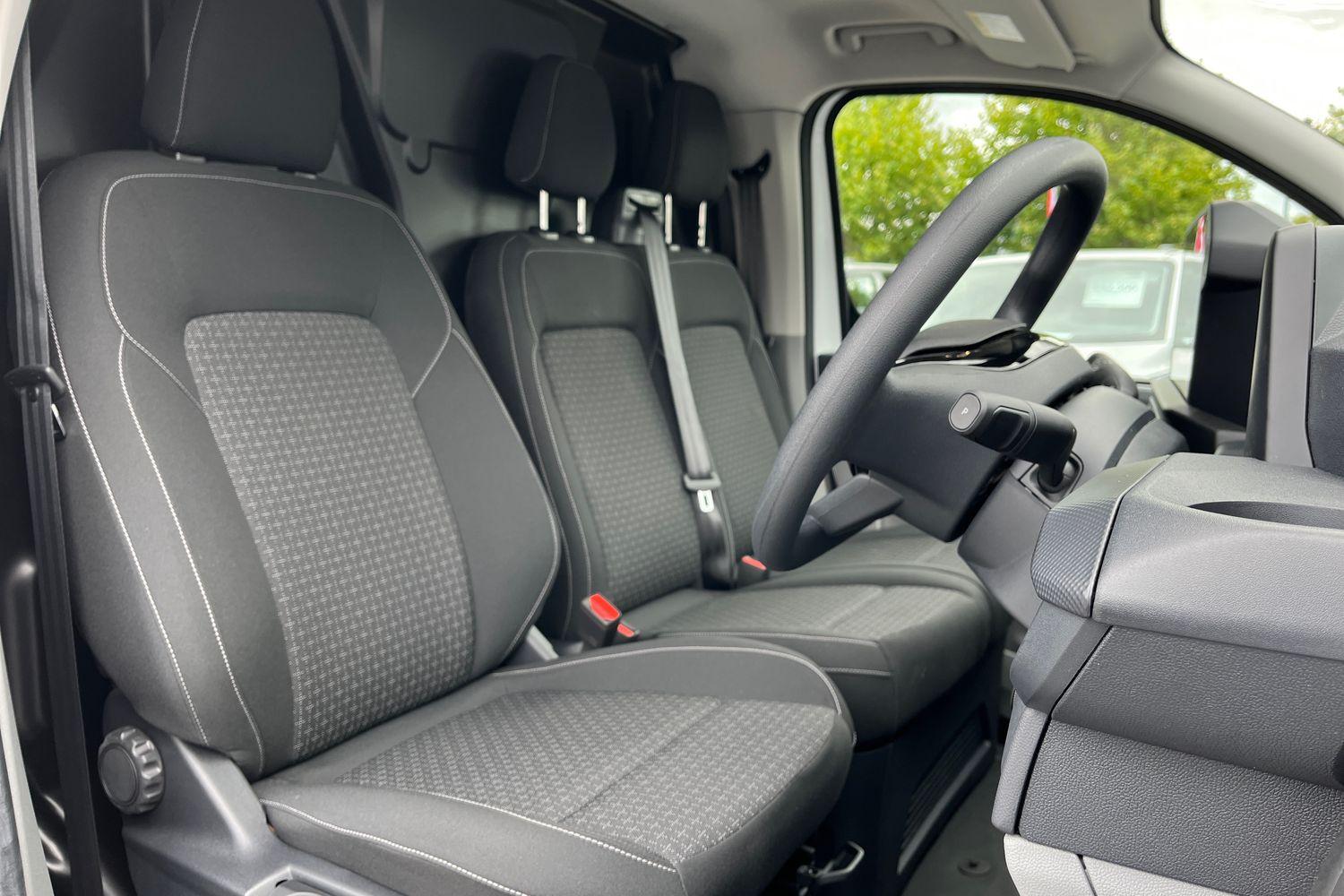 Ford E-TRANSIT CUSTOM Photo 14