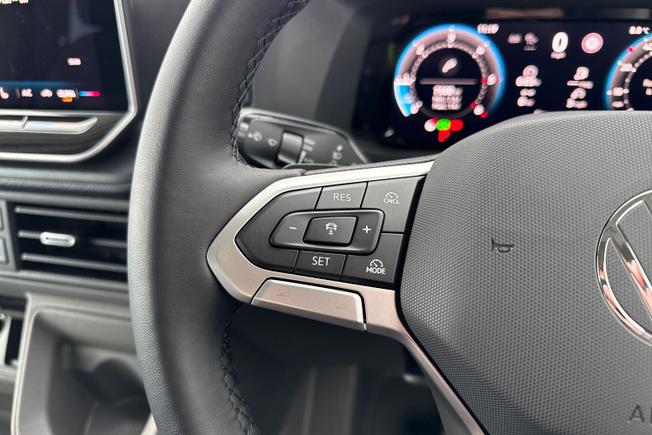 VOLKSWAGEN Grand California Photo 16