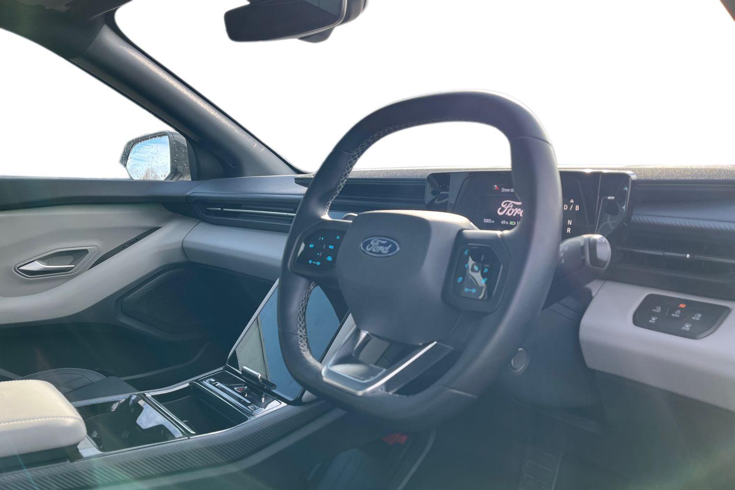 Ford Explorer Photo 8