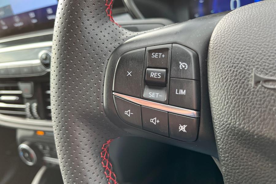 Ford KUGA Photo autoimg-fa303038e56e3e993077e63182ec3b66ddcdb696.jpg