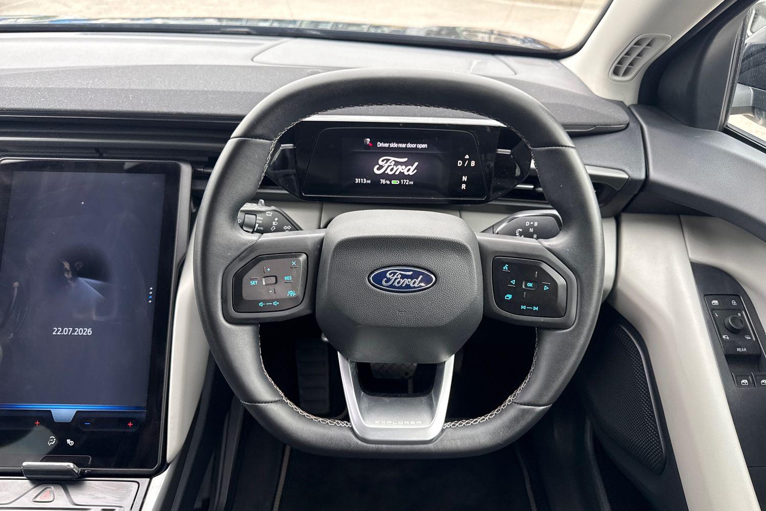 Ford EXPLORER Photo 11