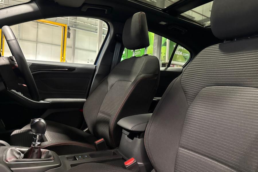 Ford FOCUS Photo autoimg-fa3b23ae2d518015df3664e4e3e99a13988fe89e.jpg