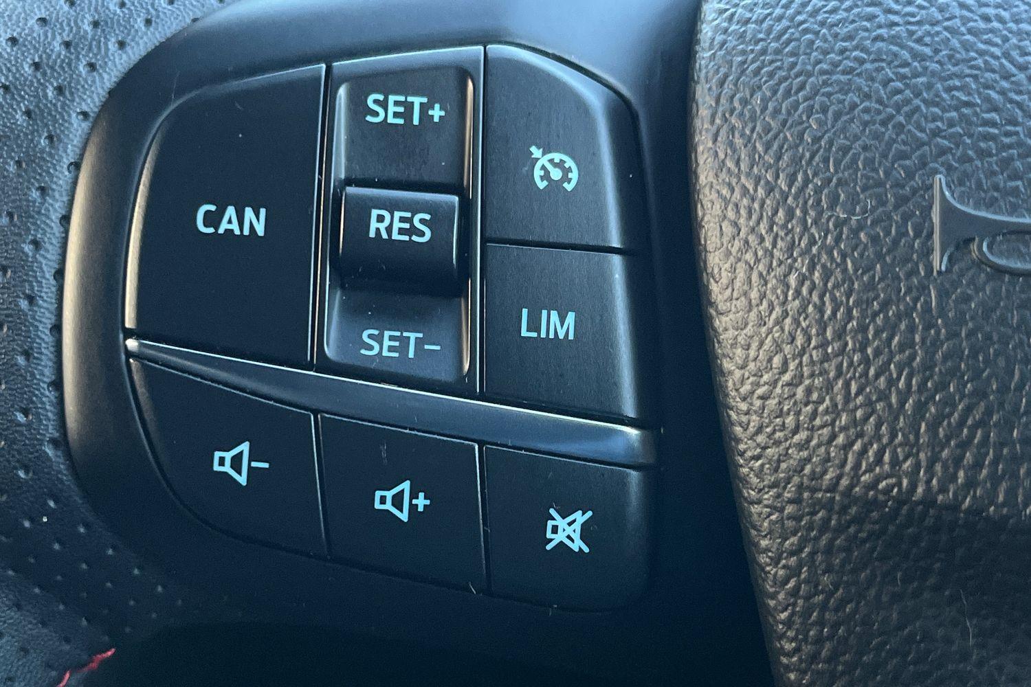 Ford FOCUS Photo 24