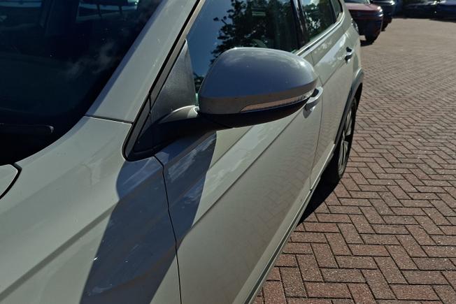 VOLKSWAGEN Taigo Photo 20