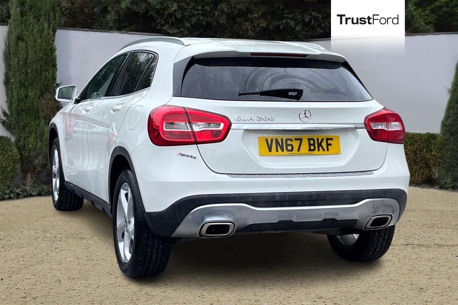 Mercedes-Benz GLA Photo 1