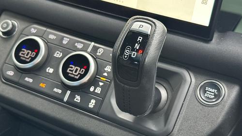 Land Rover Defender Photo autoimg-fa536d17205e424bc8450e04fac6cb8feff1d39c.jpg