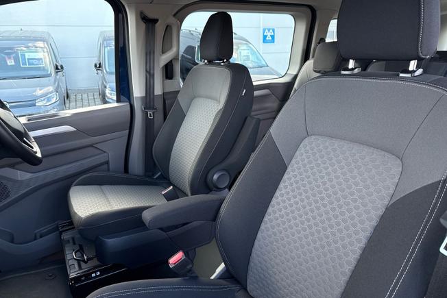 VOLKSWAGEN Transporter Shuttle Photo 42
