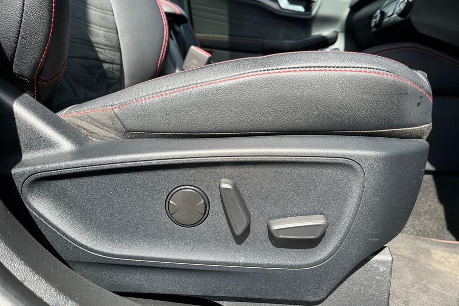 Ford KUGA Photo autoimg-fa5cc6d14e4710e2d2c623e26cf7672189881bb9.jpg