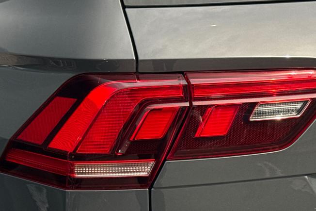 VOLKSWAGEN Tiguan Photo 18
