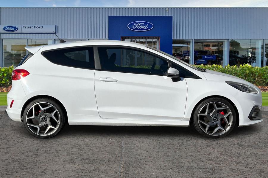 Ford FIESTA Photo autoimg-fa7141c195e0554528889224e16740757a4b1162.jpg