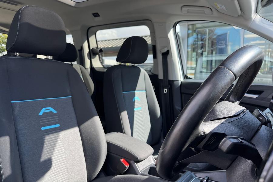 Ford Tourneo Connect Photo autoimg-fa71667369fd888311179cc18f2920fa4caa80de.jpg