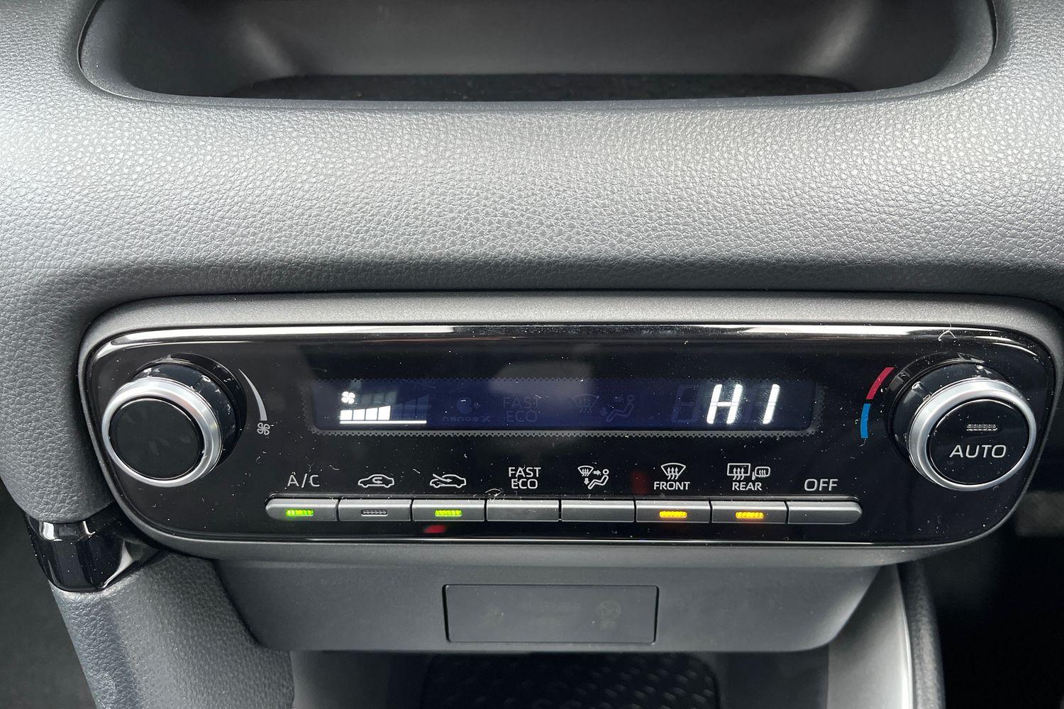 Toyota YARIS Photo 28