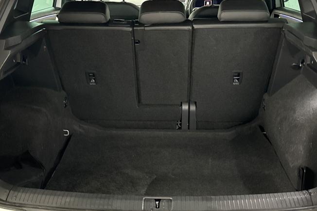 VOLKSWAGEN Tiguan Photo 12