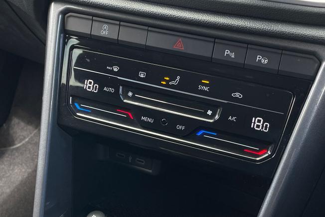 VOLKSWAGEN T-Roc Photo 36