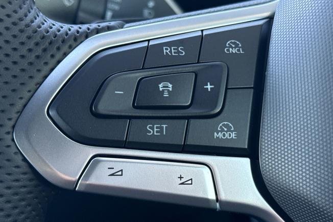 VOLKSWAGEN Passat Photo 16
